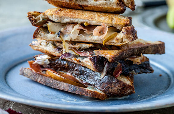 Toast Gorgonzola, Jambon Cru, Poire & Trevise