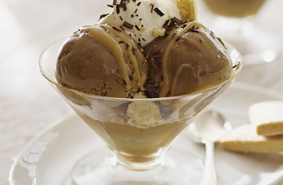 Double Espresso Avec Cr&egrave;me Chantilly, Chocolat Noir Et Sabl&eacute;s